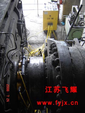 水泥廠減速機與輥壓機同步分離現場圖