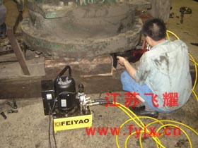 減速機螺栓拆卸現場圖